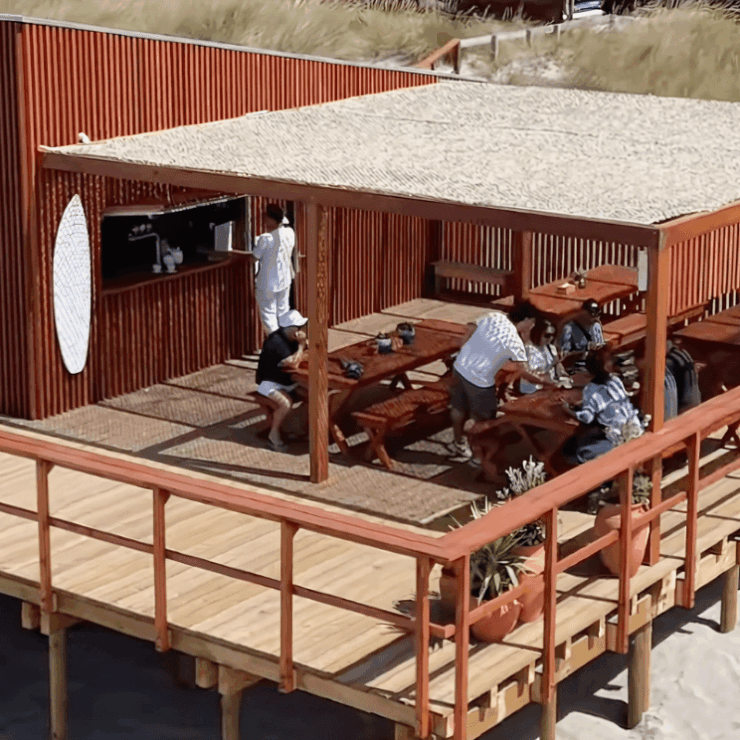 Best beach clubs on Cabedelo: Duotone Pro Center and North Beach Bar