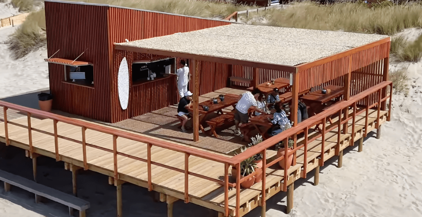 Best beach clubs on Cabedelo: Duotone Pro Center and North Beach Bar